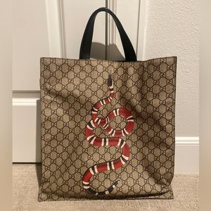 Gucci GG Supreme Snake Tote with Straps! Like New!
